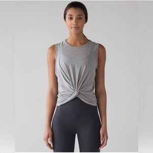 Lululemon front twist Tank ✨